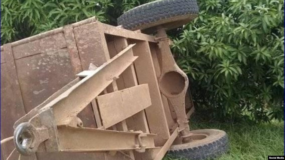 El vuelque del remolque de un tractor que transportaba a varias personas dejó 22 heridos, 4 de ellos graves. (Facebook)