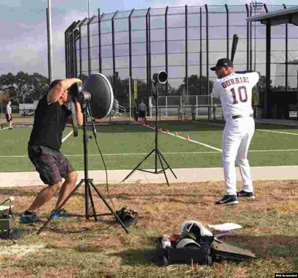 Yulieski Gurriel es la 3B de los Astros de Houston. En la temporada 2016 bateó para .262 (34 hits en 130 turnos), con 15 carreras impulsadas, 13 anotadas y 3 jonrones. En el Spring Training 2017 ha fallado las tres veces que ha comparecido en el cajón de bateo.