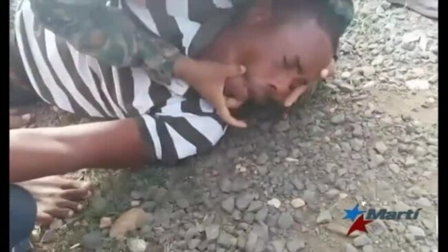 En coma diabético migrante cubano en huelga de hambre en Panamá