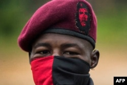 Un guerrillero del ELN fotografiado en un campamento a orillas del río San Juan, departamento del Chocó, Colombia, el 20 de noviembre de 2017.