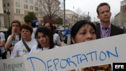 Miembros del Movimiento por una Reforma para la Inmigración Igualitaria se manifiestan 