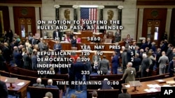 La Cámara aprueba un proyecto de ley de financiación de 45 días el sábado 30 de septiembre de 2023 en el Capitolio de Washington. (House Televisión vía AP)