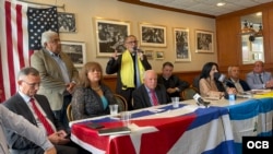 Activistas ofrecen rueda de prensa en Miami sobre ruta de coalición de exiliados. 