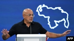 El presidente de la Asamblea Nacional de Venezuela, Jorge Rodríguez, habla durante una conferencia de prensa.
