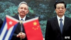 El mes pasado Raúl Castro estuvo de visita , en busca de “inspiración”, en China y Vietnam.