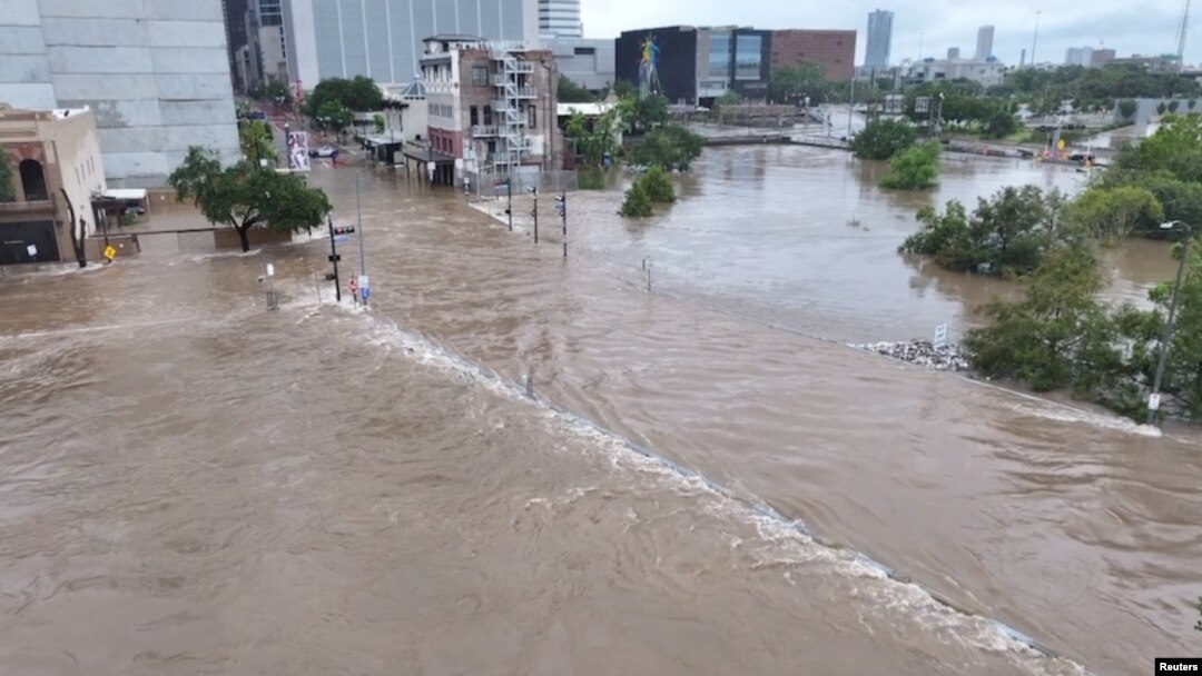 Un área inundada después del huracán Beryl en Houston, Texas, el 8 de julio de 2024. @cjblain10 vía X/vía REUTERS 