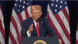 El presidente Donald Trump habla a los republicanos de la Cámara de Representantes en el Kennedy Center, este 5 de enero de 2025.