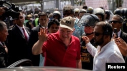 El ex alcalde de Lima Rafael López Aliaga apunta a la segunda vuelta contra Keiko Fujimori.