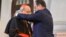 El presidente de Francia François Hollande otorga al cardenal cubano Jaime Ortega la Orden de Comendador de la Legión de Honor.