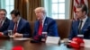 Donald Trump con su gabinete en la Casa Blanca.