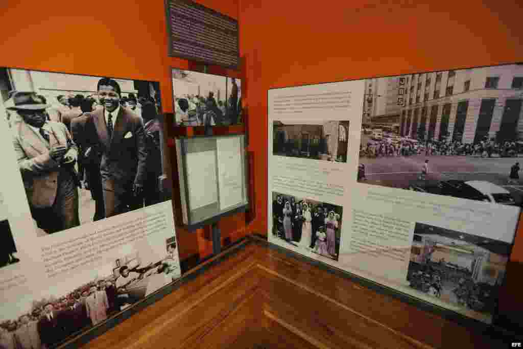 Imagen de varias fotografías expuestas en el Centro de Memoria Nelson Mandela, dedicado a preservar objetos de valor del expresidente sudafricano y exponerlos al público, en Johannesburgo (Sudáfrica), hoy, miércoles 4 de diciembre de 2013. EFE/Kim Ludbroo