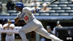 El jugador de los Dodgers Yasiel Puig en acción ante los Yanquis el miércoles 19 de junio de 2013.