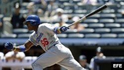 El jugador de los Dodgers Yasiel Puig en acción ante los Yanquis hoy, miércoles 19 de junio de 2013.