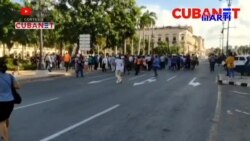 Turba castrista ataca a manifestantes pacíficos en Cuba