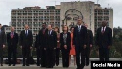 La foto que Obama pidió tomarse en la Plaza de la Revolución.