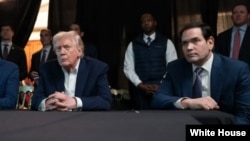 El presidente Donald Trump y el secretario de Estado Marco Rubio siguen la operación estadounidense en Caracas que dio captura a Nicolás Maduro.