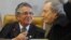 El juez Marco Aurelio de Mello(i) y el juez Ricardo Lewandowski participan en una sesión del llamado "juicio del siglo", que juzga una trama de corrupción durante el primer mandato de Luiz Inácio Lula da Silva en Brasilia (Brasil). 