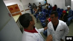 Médicos cubanos en un centro hospitalario en Venezuela.