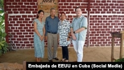 Diplomáticos de la Embajada de EEUU en Cuba visitan a familiares del pastor Maikel Pupo en Camagüey