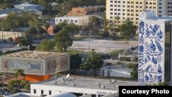 Las dos estructuras de Bacardí en Miami.