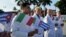 Médicos cubanos viajan a Italia para ayudar en la lucha contra el coronavirus. (Yamil LAGE / AFP)