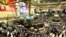 Foto de archivo. Analistas y operadores trabajan en el NYSE en Wall Street.