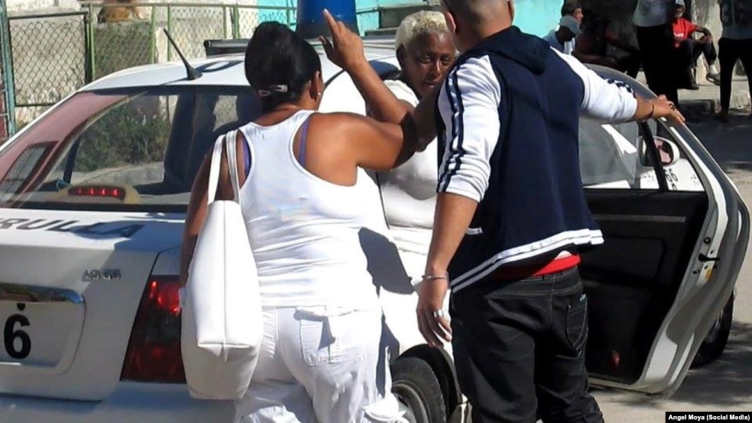 Damas de Blanco son detenidas en La Habana. (Archivo)