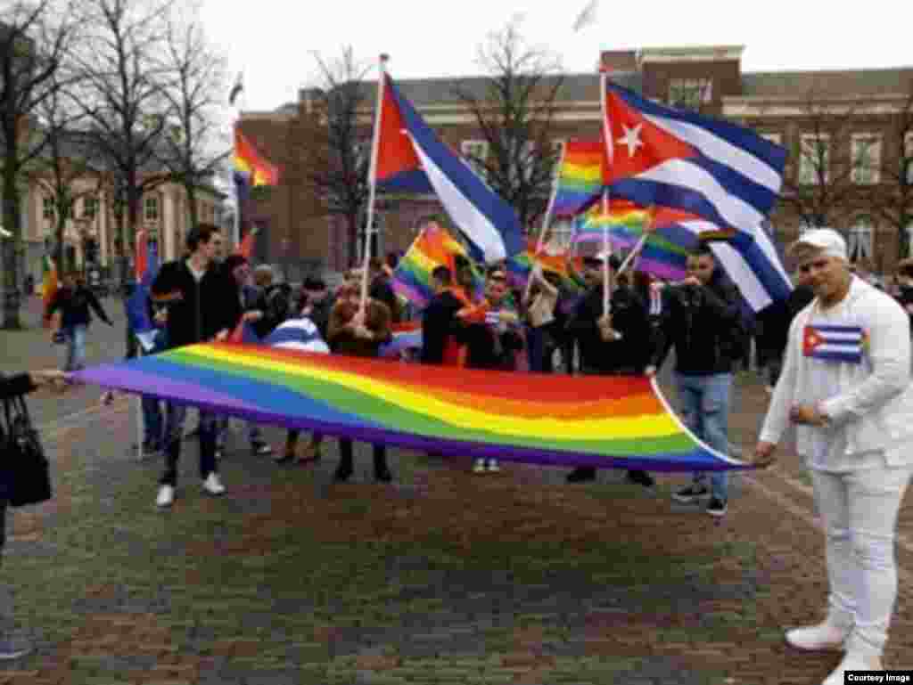 Manifestación de cubanos miembros de la comunidad LGBTI que piden asilo en Holanda.