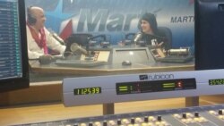 1800 Online comentando los trenging topics, y las noticias más insólitas y de tecnología que circulan por redes sociales.