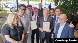 Entregan proclama al expresidente colombiano Álvaro Uribe. 