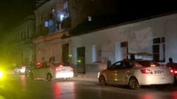 La policía patrulla las calles de La Habana en medio del apagón general que ha generado cacerolazos y otras formas de protesta en Cuba.