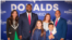 El candidato republicano a la gobernación de la Florida, Byron Donalds (centro), presentó al cubanoamericano Bryan Avila (derecha) como compañero de fórmula