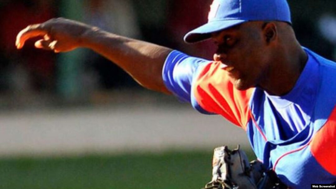 Noelvis Entenza, pitcher cubano.