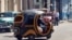 Un 'cocotaxi' que presta servicio de transporte en La Habana.