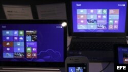  Varios dispositivos con el nuevo sistema operativo de Microsoft Windows 8. 