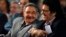 Abel Prieto junto a Raúl Castro. Foto Archivo REUTERS/Claudia Daut 