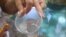 Una muestra del agua de la fuente incluye huevos de Aedes Aegypti, agente transmisor del dengue y el Zika. 
