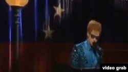 Justin Timberlake como Elton John.