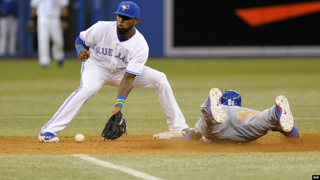 El jugador de Dodgers Yasiel Puig (d) 