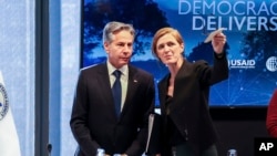 El secretario de Estado, Antony Blinken, y la administradora de la agencia USAID, Samantha Power, en la conferencia "Democracy Delivers", en Nueva York, el 20 de septiembre de 2023. (Zak Bennett/Pool Photo via AP).