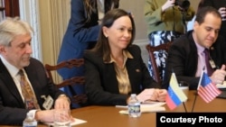 Líder opositora venezolana se reúne con congresistas de EEUU