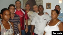 Opositres en Palma Soriano durante una vigilia