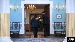 El secretario de Estado de EEUU, Marco Rubio, se reunió con la líder opositora venezolana Dinorah Figuera en el Departamento de Estado en Washington D. C. el 9 de octubre.