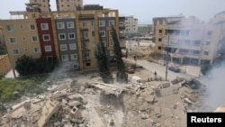 Escombros de un edificio destruido tras un ataque aéreo israelí, en medio de la escalada de hostilidades entre Israel y Hezbolá, mientras continúa el conflicto entre Estados Unidos e Israel con Irán, en Tiro, Líbano, 4 de abril de 2026. REUTERS/Adnan Abidi