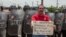 "No queremos tanques rusos. Queremos pan, medicinas y paz", reza el cartel de un manifestante en Nicaragua. 