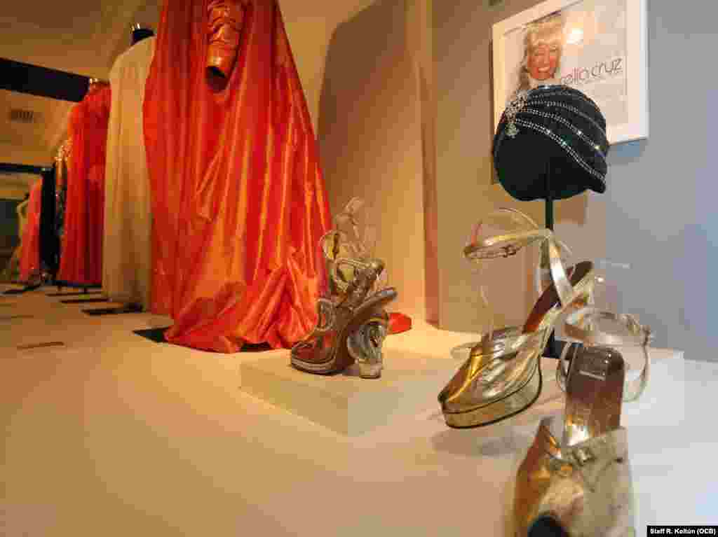 Artículos de la colección personal de Celia, se muestran en la exposición Por siempre Celia (Forever Celia) en el Museo de la Diáspora Cubana. Foto: OCB Roberto Koltun Staff.
