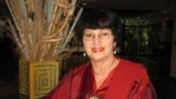 1800 Online con Rebecca Monzo