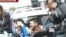 Ciudadanos sirios detenidos en Honduras con pasaportes griegos robados. Foto La Prensa.