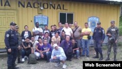 Emigrantes cubanos detenidos en Honduras