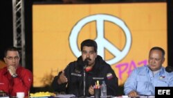 Nicolás Maduro, durante la presentacion del Plan de Pacificación acompañado por el vicepresidente, Jorge Arreaza (i), y el presidente de la Asamblea Nacional, Diosdado Cabello 
